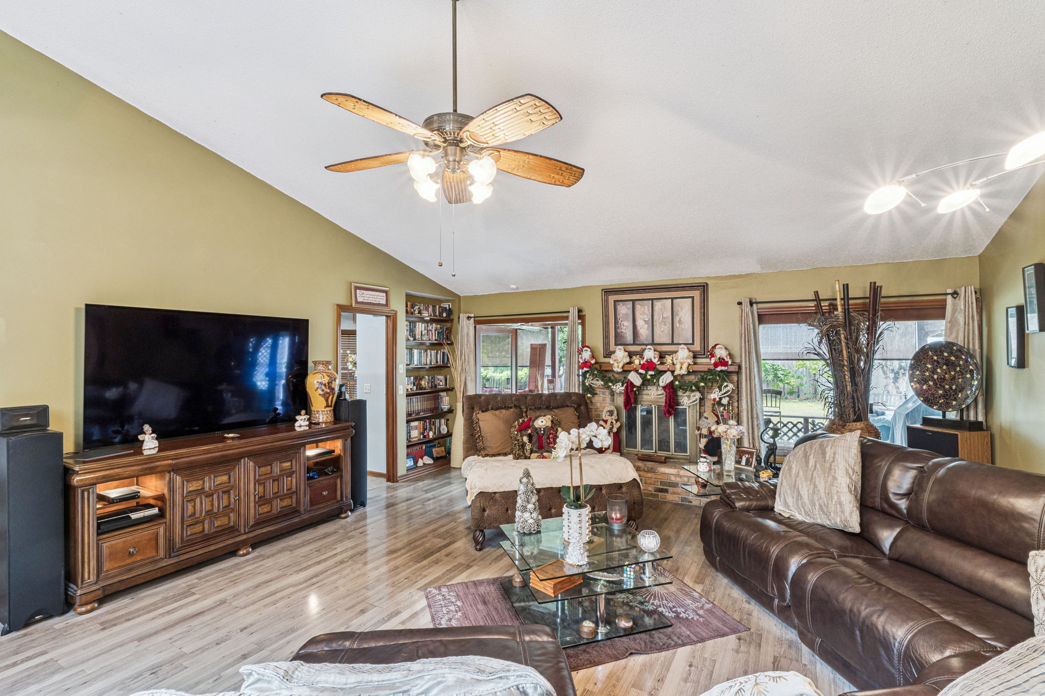 8-web-or-mls-611_N_Forsyth_Rd__Orlando__FL_32807_DSC02982